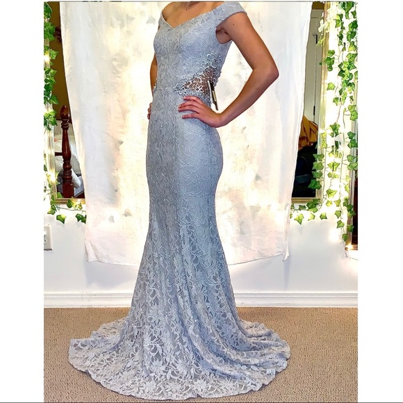 Grey lace prom dress. BEAUTIFUL SIDE DETAIL😍 - Picture 1 of 4